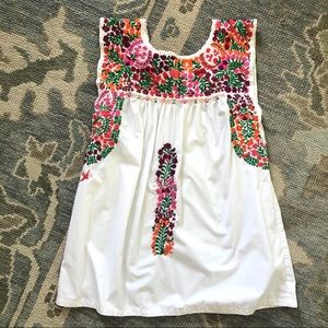 Mi Golondrina Embroidered Top